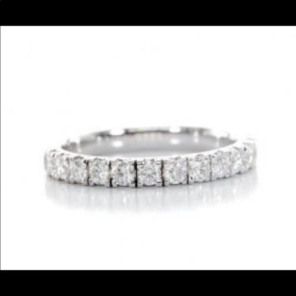 Beautiful size 8 ring - Picture 2 of 2